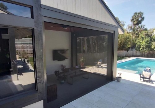 How Retractable Screens Enhance Air Quality In Your Sustainable Orlando Home